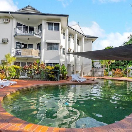 Leafy Solace - A Contemporary Cairns City Hideaway Apartment Exterior photo