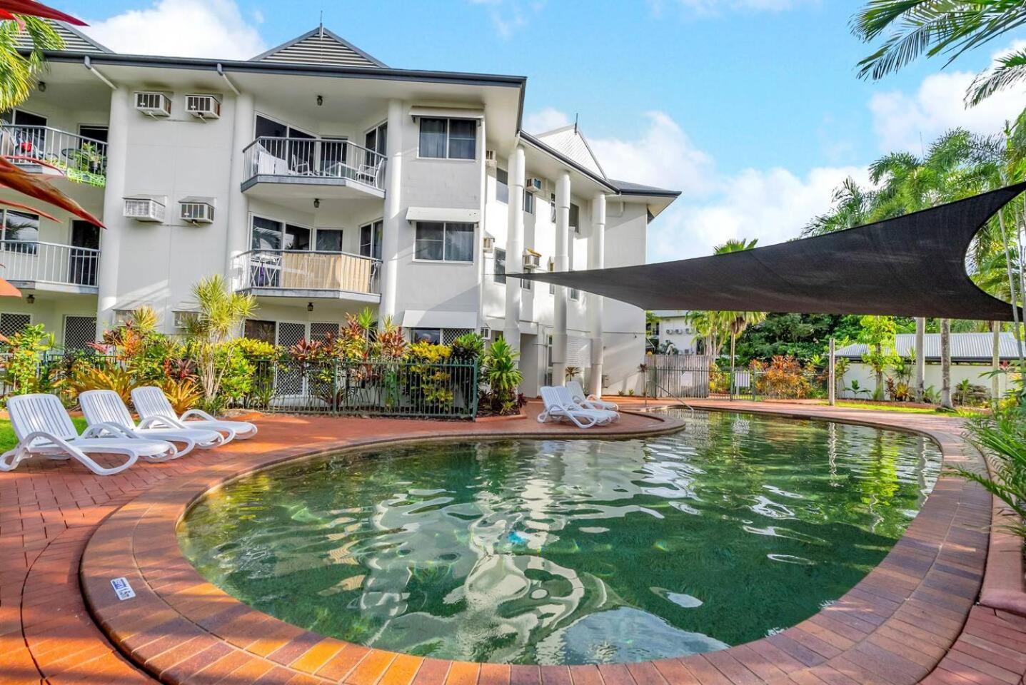 Leafy Solace - A Contemporary Cairns City Hideaway Apartment Exterior photo